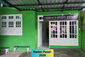 Kantor Pusat (Genteng) 10 8Pusat 2026